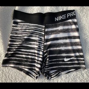 NIKE women’s training shorts pro